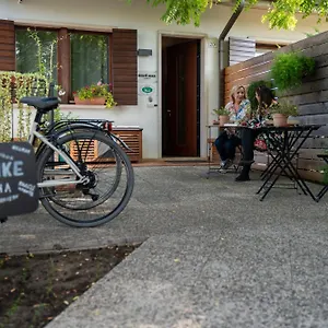 Bed And Bike Pensión